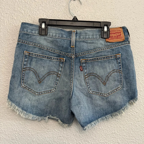 Levi's Denim Shorts Size 26 Raw Hem Cut Off - Picture 2 of 5